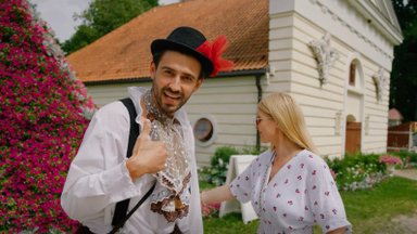 Į Pakruojo dvarą lietuviai traukia net iš atokiausių miestelių – prasidėjo didžiausias visoje Lietuvoje gėlių festivalis