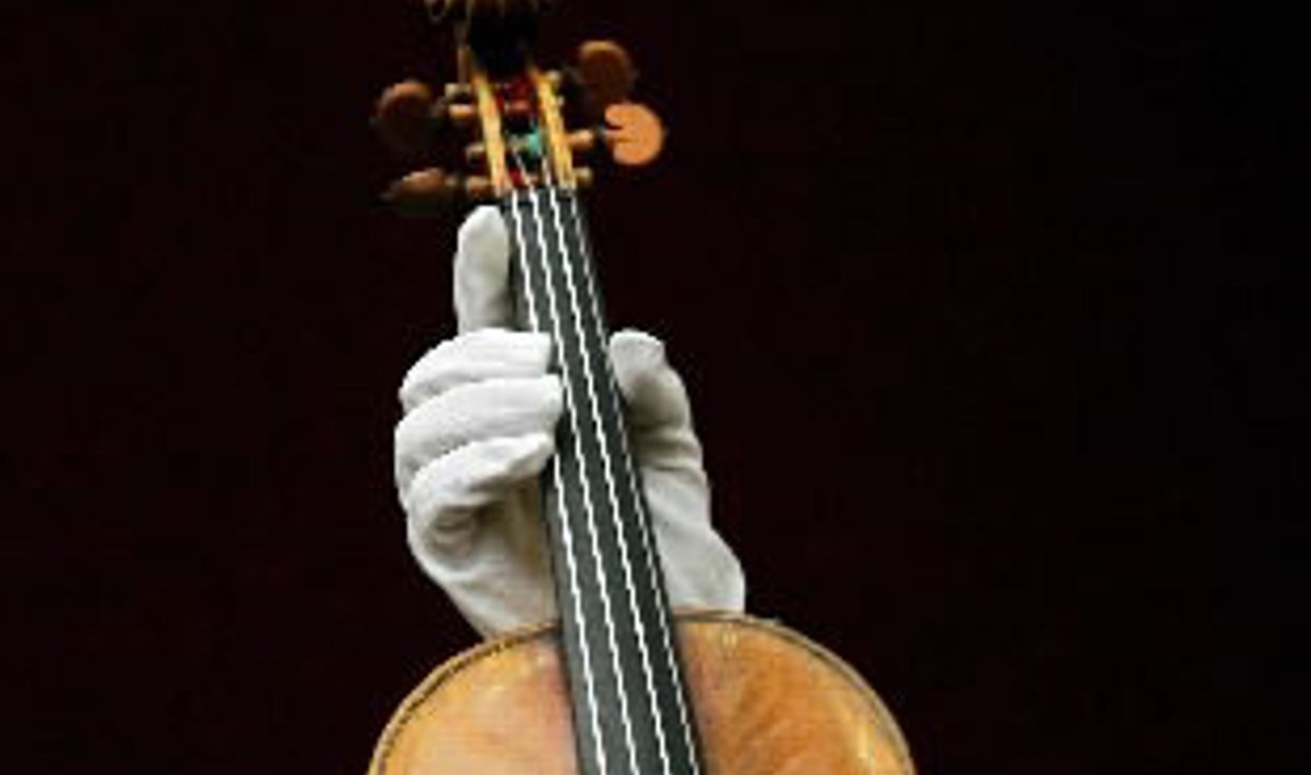 A.Stradivarijaus 1707 m. gamintas smuikas, kurį Niujorko aukcione tikimasi parduoti už 1,5-2,5 mln. USD.