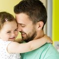 Tėčio vaidmuo berniukų ir mergaičių gyvenime – ne vienodas: psichologė paaiškino, kokias savybes tėčiai ugdo vaikuose