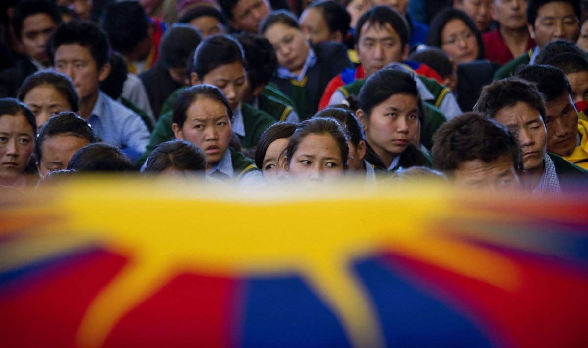 Indijoje tūkstančiai žmonių susirinko į susideginusio tibetiečio laidotuves