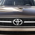 „Toyota“ bus priversta remontuoti 700 tūkst. automobilių – dėl problemos kyla avarijos rizika