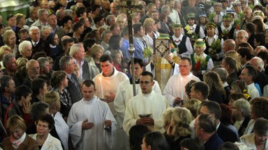 На праздновании Жолинес в Пивашюнай и Крекенаве – тысячи верующих
