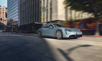 „Porsche“ pristato dar vieną elektromobilio „Taycan“ versiją