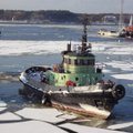 Klaipėdos uoste vilkikai laužo ledus