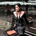 „Fendi“ kolekcijos pristatymo svečius be žado paliko naujas aktorės Demi Moore įvaizdis