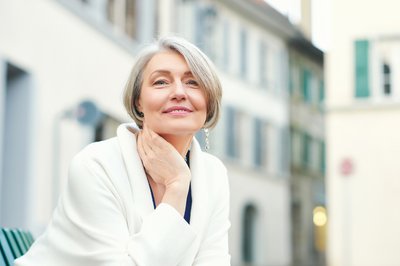 Madingiausi kirpimai vyresnėms nei 60 metų moterims 