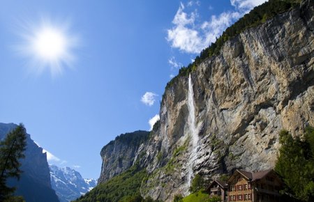 Lauterbrunnen slėnis ir krioklys Šveicarijoje