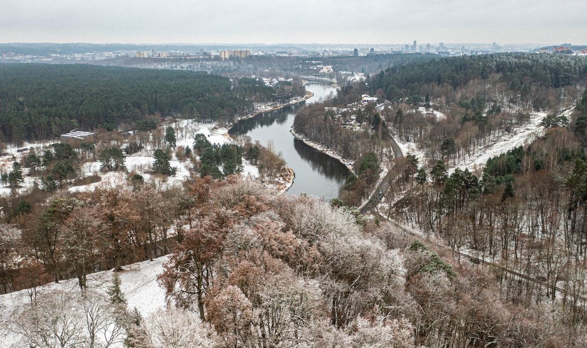 Apšarmojęs Vilnius pasitinka žiemą