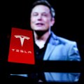 Muskas vėl pardavė milijardinės vertės „Tesla“ akcijų