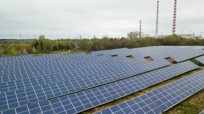 „Ignitis gamyba“ įrengta saulės elektrinė Obeniuose