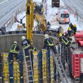 Didelė gelbėjimo operacija Vilniuje: į labai gilią betonuotą duobę įkrito žmogus, jis žuvo
