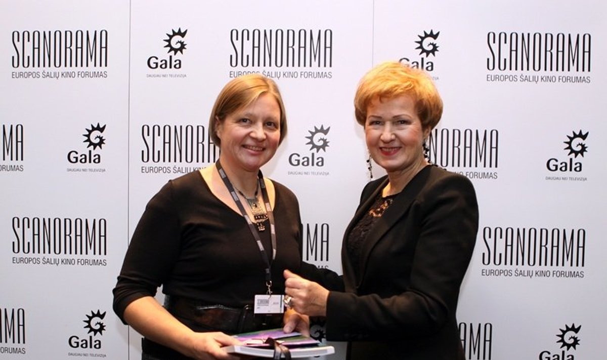 Nugalėtoją pasveikino festivalio vadovė dr. Gražina Arlickaitė, Mindaugo Mikulėno nuotr.