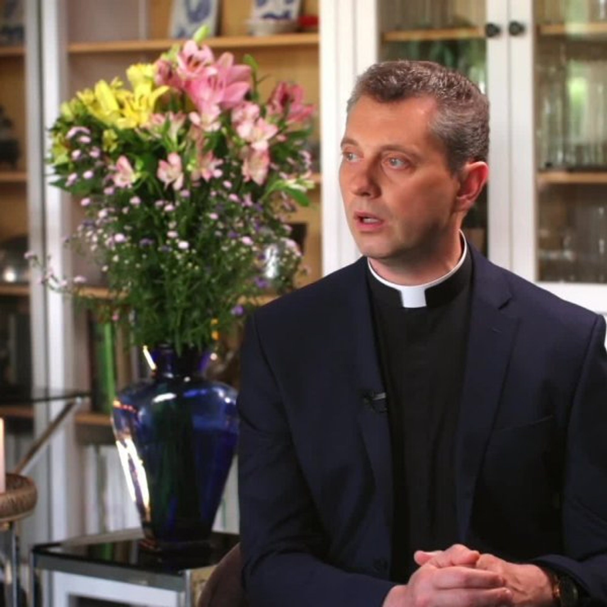 Kunigas Ričardas Doveika: teko patirtį ne vieną pažeminimą - Delfi video