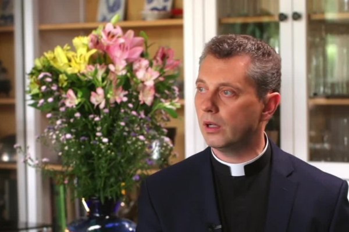 Kunigas Ričardas Doveika: teko patirtį ne vieną pažeminimą - Delfi video