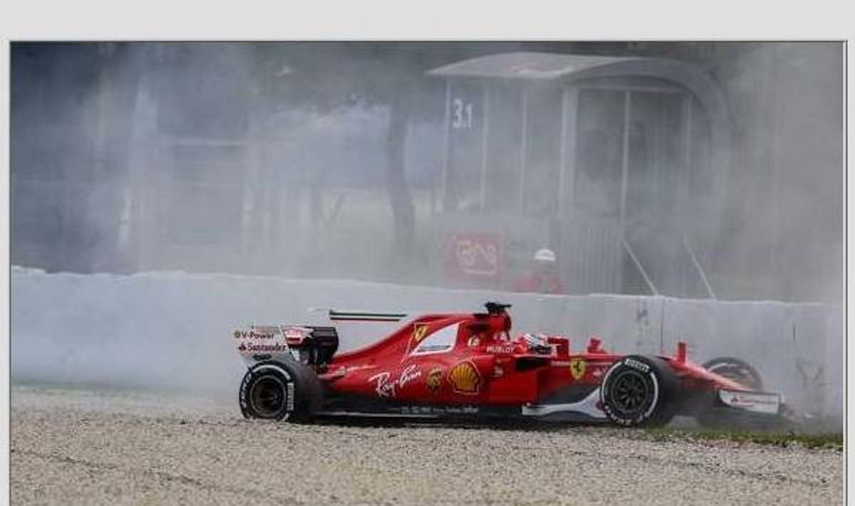 Kimi Raikkonenas patyrė avariją