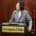 Kinija smarkiai kritikuoja Taivano prezidentės vizitą JAV