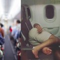 Tūkstančiai žmonių pasipiktino išvydę nuotrauką, kurioje matomi ant grindų miegantys lėktuvo keleiviai