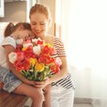 TOP gėlės Motinos dienos proga ir keletas gudrybių, kaip skintas gėles išlaikyti ilgiau