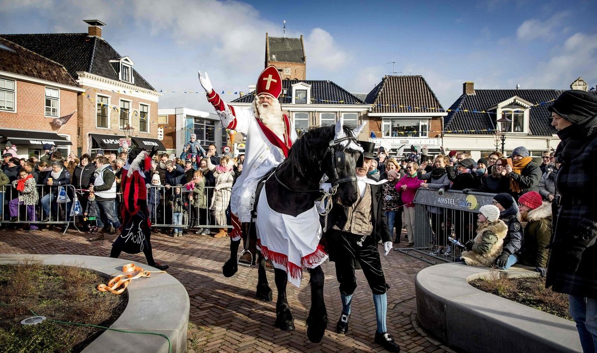 Belgiškas Kalėdų senelis „Sinterklaas“ Antverpene
