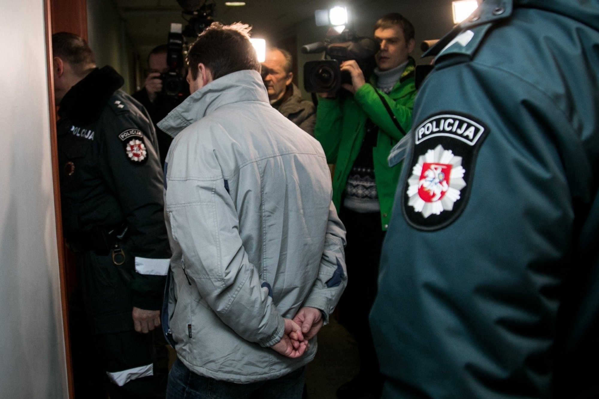 Lederen for IT-prosjekter ved Santaras-klinikkene sitter i husarrest i seks måneder