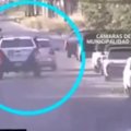 Nuo policijos automobiliu sprukę bėgliai rėžėsi į motiną su dukterimi ant rankų