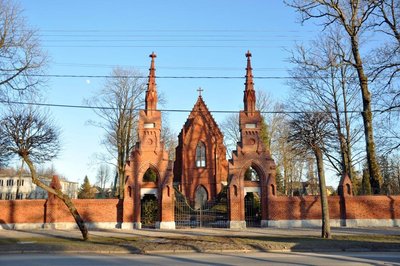 Kretingos senųjų II kapinių šiauriniai vartai ir Tiškevičių šeimos koplyčia. XXI a. II deš.