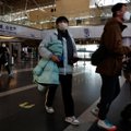 Pekinas pasmerkė COVID taisykles keliautojams iš Kinijos