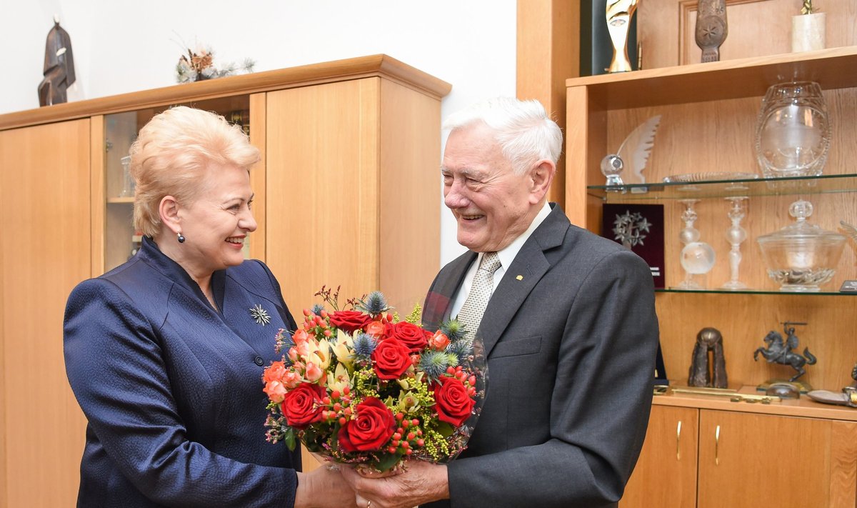 President Dalia Grybauskaitė congratulates President Valdas Adamkus with 90th anniversary
