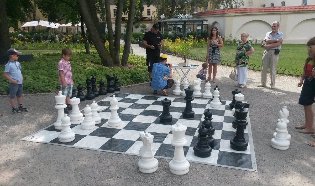 Šachmatų dienos minėjime – Ostapo Benderio simultanas