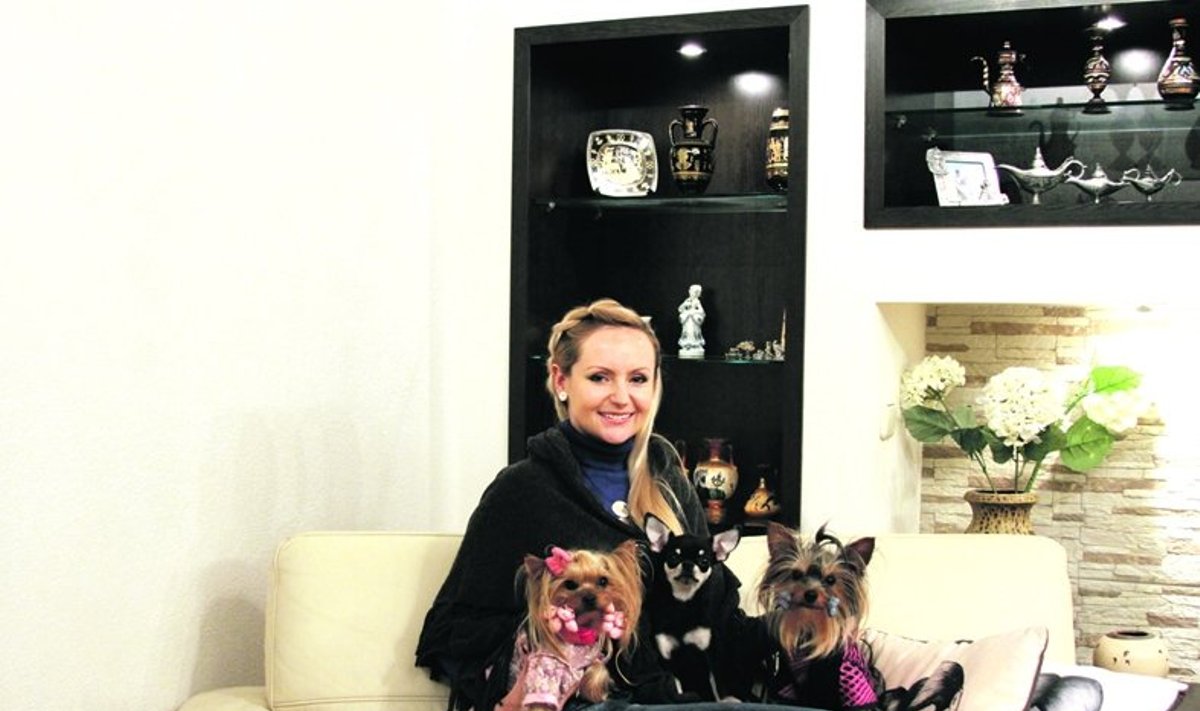 Psichoterapijos centro „InVito“ vadovė psichologė Marija Vaštakė pacientus kartais gydo savo šuneliais