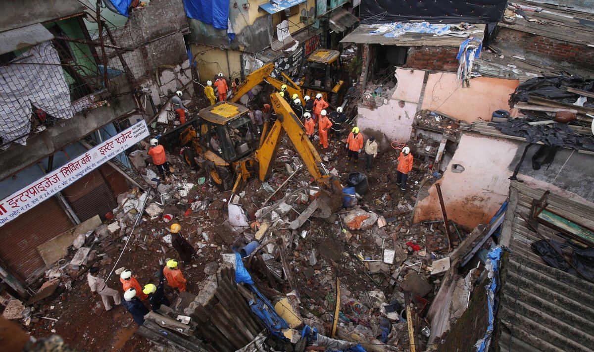 Mumbajuje sugriuvus pastatui žuvo 11 žmonių