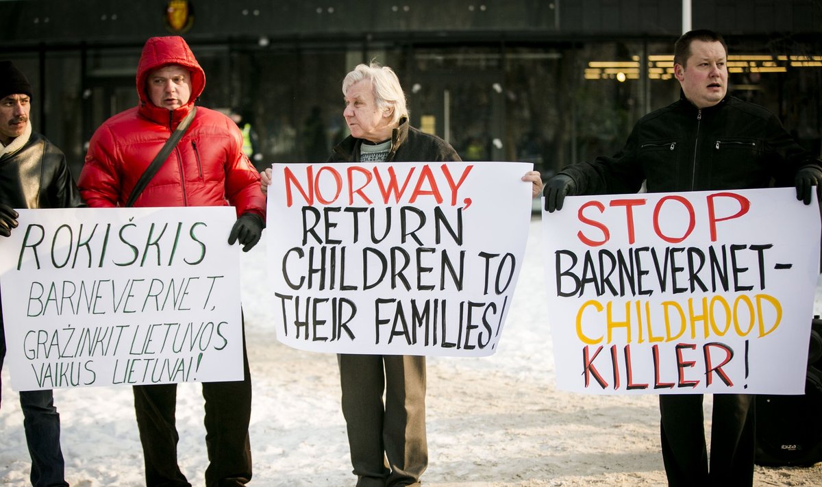 Protesters in front of the Norwegian embassy in Vilnius