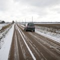 Kelininkai: sudėtingesnės eismo sąlygos Šiaurės ir Rytų Lietuvoje, jas sunkina snygis ir šlapdriba