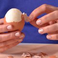 Internete populiarūs kiaušinių lupimo būdai pasiteisina ne visada: veiksmingiausia viena gudrybė