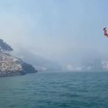 Dėl miško gaisrų Italijoje iš populiaraus atostogų miestelio laivais evakuota per 1000 turistų