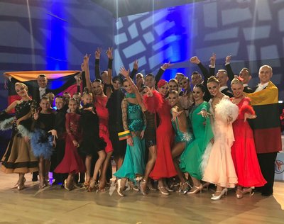 Lietuvos standartinių ir Lotynų Amerikos šokių rinktinė / Foto: Christmas Dance Festival 2019