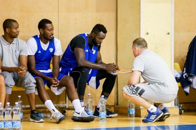 Lorenzo Williamsas (kairėje) "Neptūno" treniruotėje / Foto: bcneptunas.lt