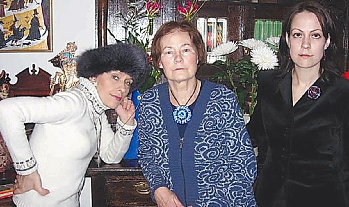 Jurga Ivanauskaitė, mama Ingrida Korsakaitė ir sesuo Radvilė Racėnaitė