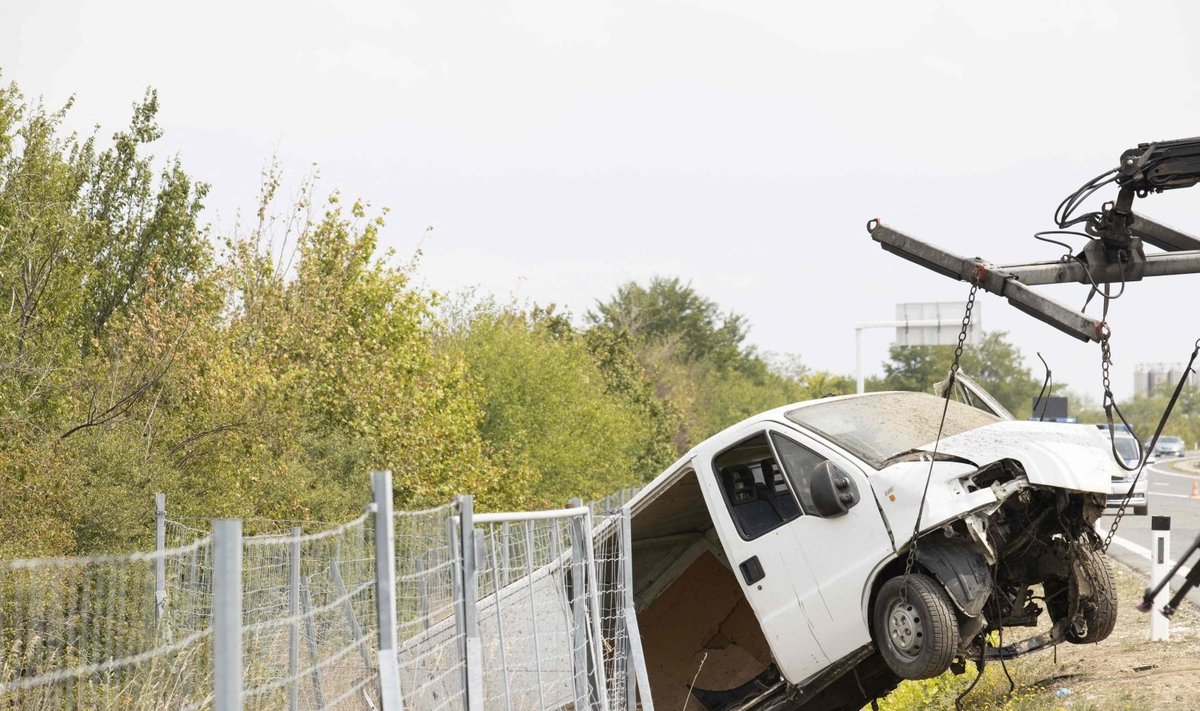 Austrijoje apvirtus kontrabandininkų mikroautobusui, žuvo trys žmonės