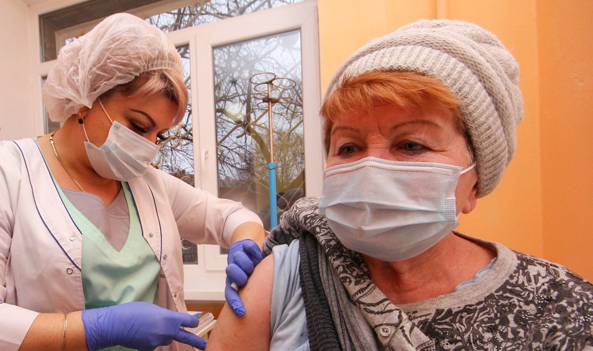 Ukraina pradėjo vakcinavimo nuo koronaviruso kampaniją