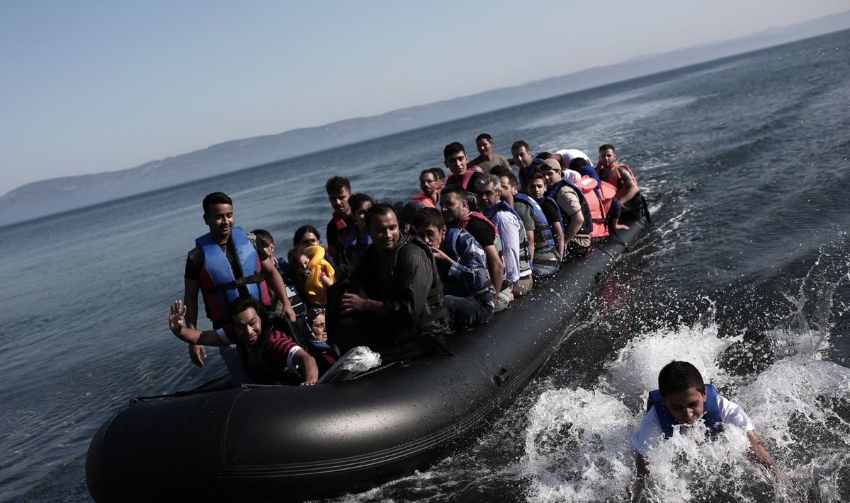 Migrantų pilnas laivas prie Graikijos krantų