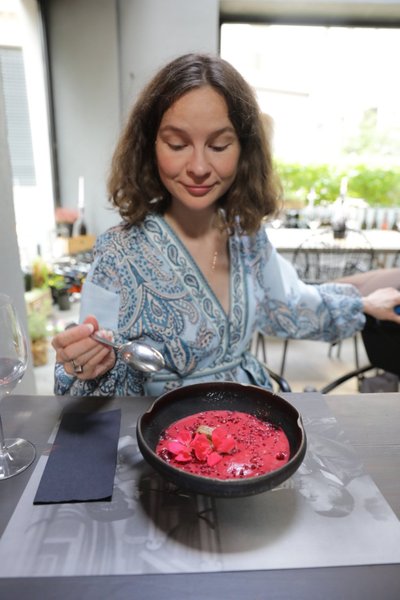 Berga Bazaar Rygoje yra įsikūręs vyno baras bistro Garage.