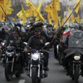 Irane automobilių paradais pažymimos 43 islamo revoliucijos metinės