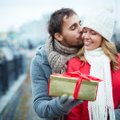 Patarimai įsimylėjusiems vyrams: 10 idėjų, kaip pasveikinti ją Valentino dienos proga