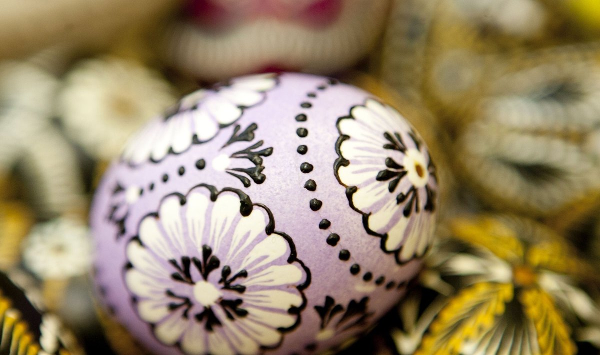 Liaudies menininkės Marijos Banikonienės vašku margintas kiaušinis