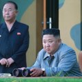 Kim Jong Unas stebėjo kelių raketų leidimo sistemos bandymą