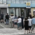 Graikija rengia referendumą: prie bankomatų jau nusidriekė eilės