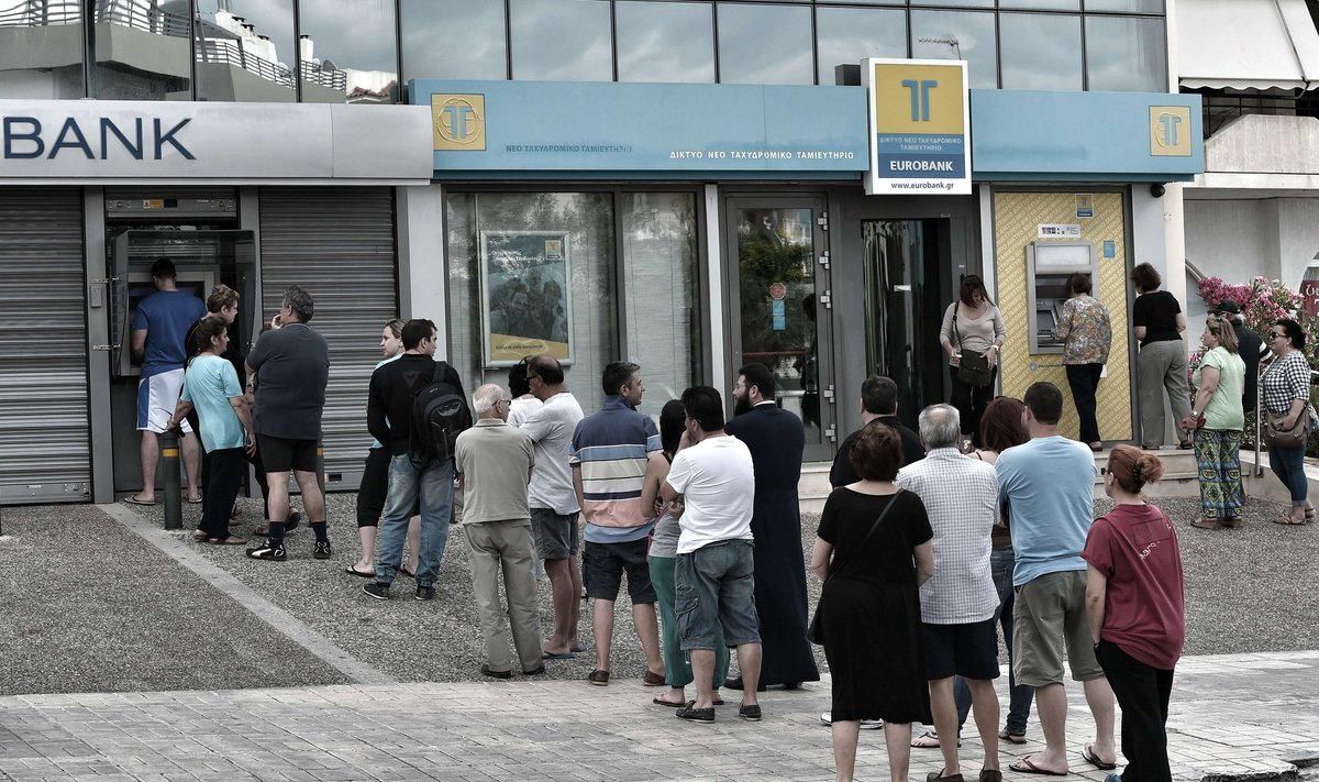 Eilės prie bankomatų Graikijoje