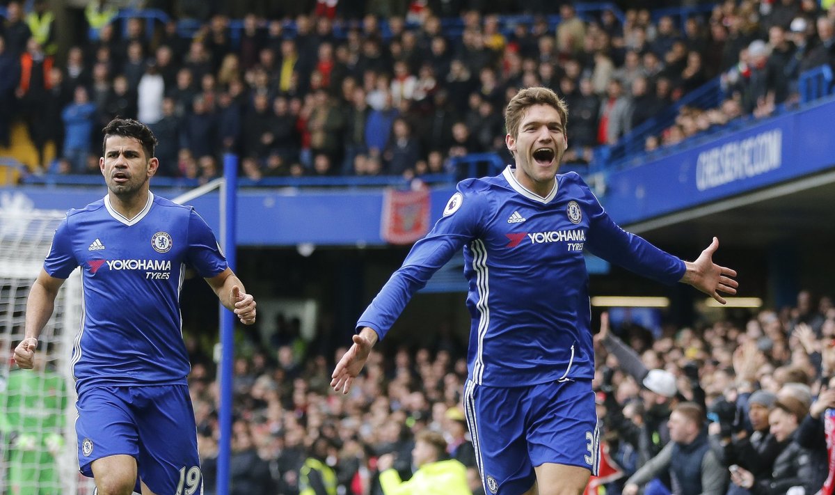 „Chelsea“ puolėjas Marcos Alonso džiaugiasi įvarčiu
