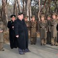 Kim Jong Unas nurodė intensyvinti manevrus „tikram karui“